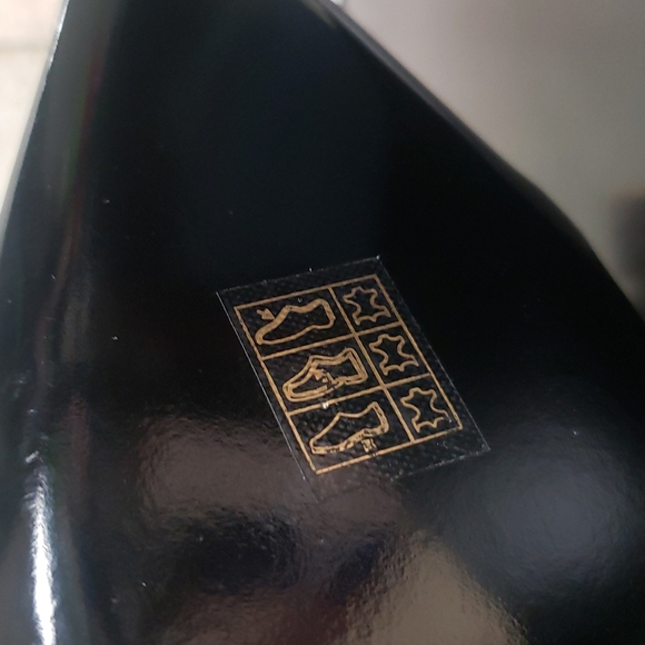 Versace Medusa Embellished Leather Pumps - Picture 11 of 12